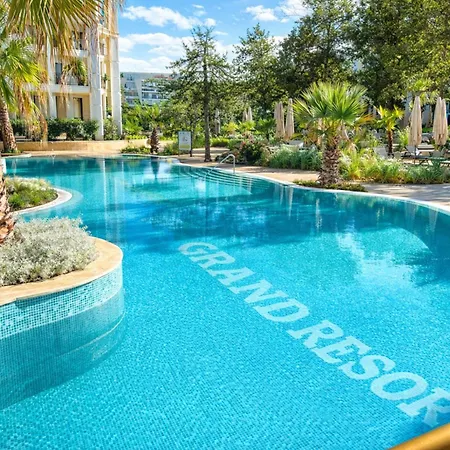 Harmony Grand 15-102 Private Apartament *